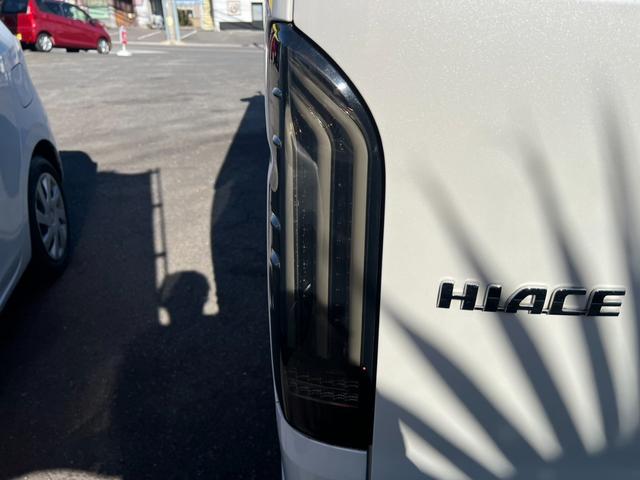 ハイエースバン スーパーＧＬ　ダークプライム　ディーゼル　社外ナビ　Ｂカメラ　ドラレコ　両側パワースライド　シートカバー　社外ＡＷ　ベットキット　社外テールライト　ＬＥＤライト（15枚目）