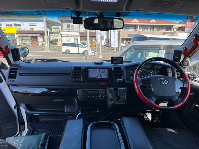 ハイエースバン スーパーＧＬ　ダークプライム　ディーゼル　社外ナビ　Ｂカメラ　ドラレコ　両側パワースライド　シートカバー　社外ＡＷ　ベットキット　社外テールライト　ＬＥＤライト（16枚目）