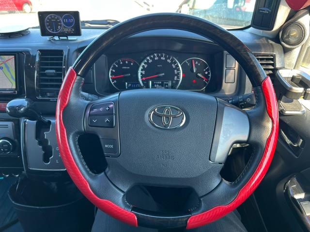 ハイエースバン スーパーＧＬ　ダークプライム　ディーゼル　社外ナビ　Ｂカメラ　ドラレコ　両側パワースライド　シートカバー　社外ＡＷ　ベットキット　社外テールライト　ＬＥＤライト（17枚目）