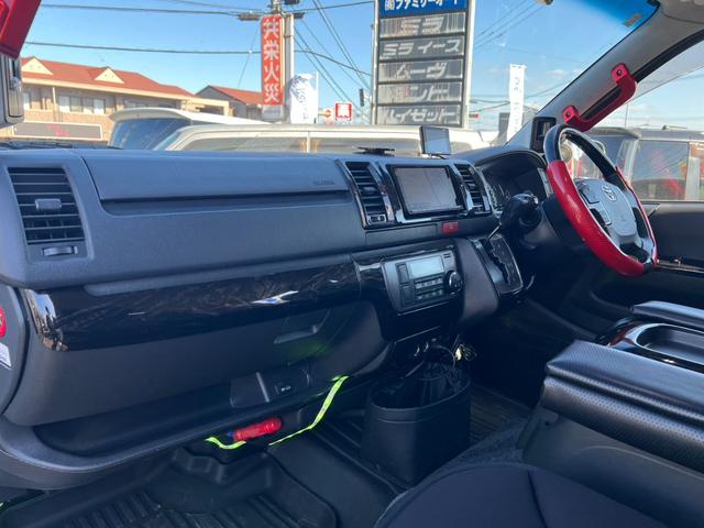 ハイエースバン スーパーＧＬ　ダークプライム　ディーゼル　社外ナビ　Ｂカメラ　ドラレコ　両側パワースライド　シートカバー　社外ＡＷ　ベットキット　社外テールライト　ＬＥＤライト（23枚目）