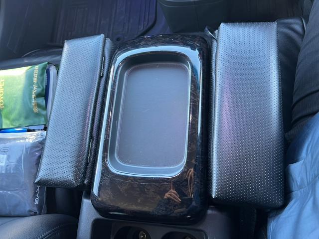 ハイエースバン スーパーＧＬ　ダークプライム　ディーゼル　社外ナビ　Ｂカメラ　ドラレコ　両側パワースライド　シートカバー　社外ＡＷ　ベットキット　社外テールライト　ＬＥＤライト（29枚目）