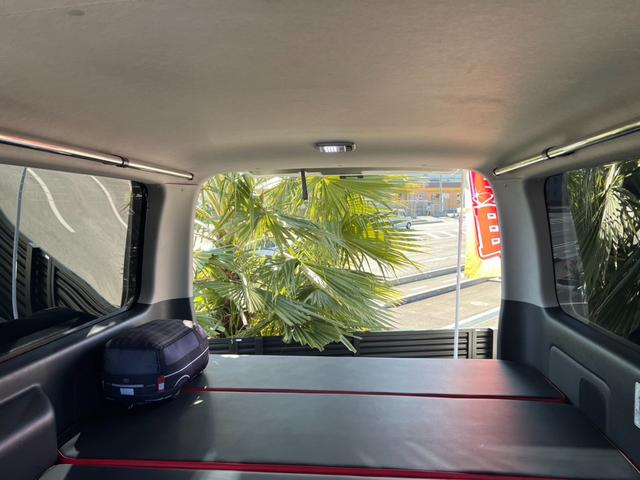 ハイエースバン スーパーＧＬ　ダークプライム　ディーゼル　社外ナビ　Ｂカメラ　ドラレコ　両側パワースライド　シートカバー　社外ＡＷ　ベットキット　社外テールライト　ＬＥＤライト（30枚目）