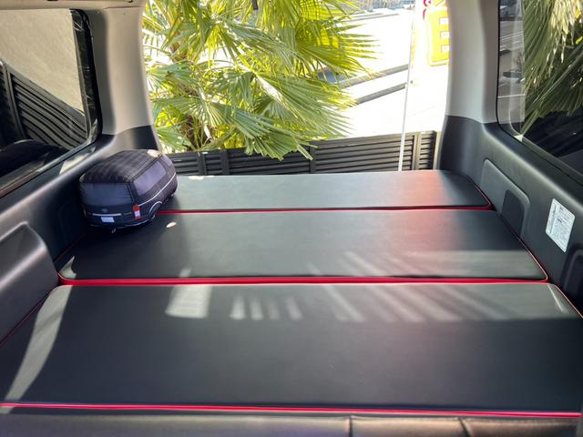 ハイエースバン スーパーＧＬ　ダークプライム　ディーゼル　社外ナビ　Ｂカメラ　ドラレコ　両側パワースライド　シートカバー　社外ＡＷ　ベットキット　社外テールライト　ＬＥＤライト（43枚目）