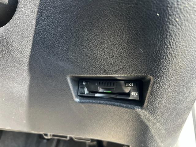 シエンタ Ｇ　クエロ　評価書付　ディーラー車検記録簿有　７人乗　純正ナビ　ＤＶＤ　Ｂｌｕｅｔｏｏｔｈ　Ｂカメラ　フルセグ　両側パワースライド　ハーフレザー　ＥＴＣ　ドラレコ　レーンキープ　１５インチＡＷ　コーナーセンサー（39枚目）