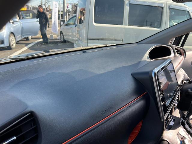 シエンタ Ｇ　クエロ　評価書付　ディーラー車検記録簿有　７人乗　純正ナビ　ＤＶＤ　Ｂｌｕｅｔｏｏｔｈ　Ｂカメラ　フルセグ　両側パワースライド　ハーフレザー　ＥＴＣ　ドラレコ　レーンキープ　１５インチＡＷ　コーナーセンサー（43枚目）