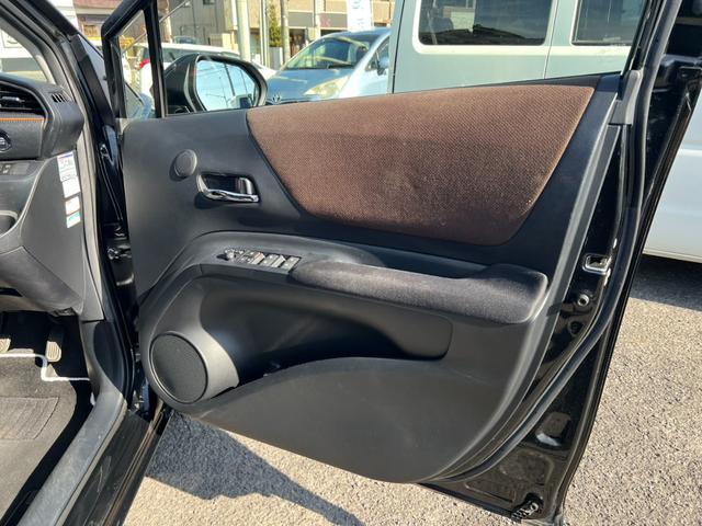 シエンタ Ｇ　クエロ　評価書付　ディーラー車検記録簿有　７人乗　純正ナビ　ＤＶＤ　Ｂｌｕｅｔｏｏｔｈ　Ｂカメラ　フルセグ　両側パワースライド　ハーフレザー　ＥＴＣ　ドラレコ　レーンキープ　１５インチＡＷ　コーナーセンサー（53枚目）