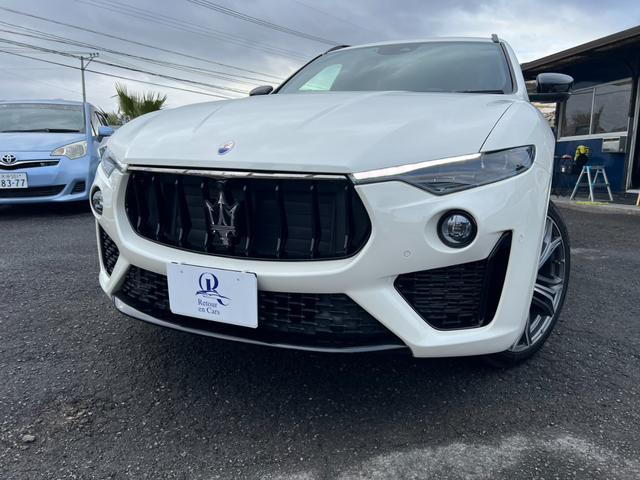 レヴァンテ Ｓグランスポーツ　ネリッシモパッケージ　評価書付　全方位カメラ　カープレイ　レーダークルーズ　シートベンチレーション　後席モニター２台　走行中ＴＶＯＫ　サンルーフ　２１インチＡＷ　レッドキャリパー　ＥＴＣ　スマートキー×２　ＤＶＤプレイヤー（3枚目）