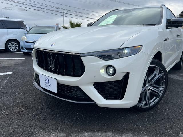 レヴァンテ Ｓグランスポーツ　ネリッシモパッケージ　評価書付　全方位カメラ　カープレイ　レーダークルーズ　シートベンチレーション　後席モニター２台　走行中ＴＶＯＫ　サンルーフ　２１インチＡＷ　レッドキャリパー　ＥＴＣ　スマートキー×２　ＤＶＤプレイヤー（5枚目）