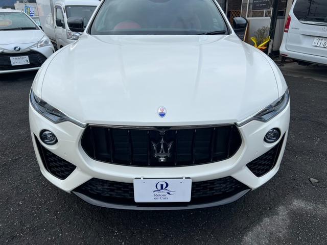 レヴァンテ Ｓグランスポーツ　ネリッシモパッケージ　評価書付　全方位カメラ　カープレイ　レーダークルーズ　シートベンチレーション　後席モニター２台　走行中ＴＶＯＫ　サンルーフ　２１インチＡＷ　レッドキャリパー　ＥＴＣ　スマートキー×２　ＤＶＤプレイヤー（6枚目）