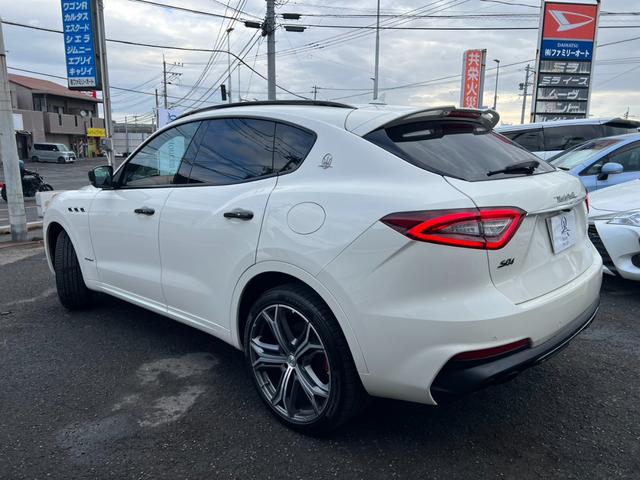 レヴァンテ Ｓグランスポーツ　ネリッシモパッケージ　評価書付　全方位カメラ　カープレイ　レーダークルーズ　シートベンチレーション　後席モニター２台　走行中ＴＶＯＫ　サンルーフ　２１インチＡＷ　レッドキャリパー　ＥＴＣ　スマートキー×２　ＤＶＤプレイヤー（21枚目）