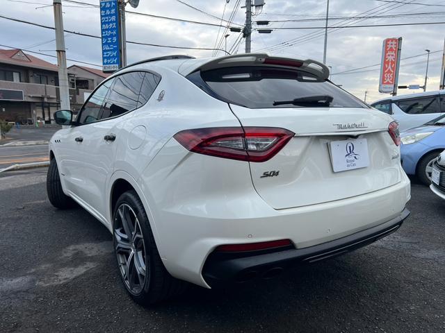 レヴァンテ Ｓグランスポーツ　ネリッシモパッケージ　評価書付　全方位カメラ　カープレイ　レーダークルーズ　シートベンチレーション　後席モニター２台　走行中ＴＶＯＫ　サンルーフ　２１インチＡＷ　レッドキャリパー　ＥＴＣ　スマートキー×２　ＤＶＤプレイヤー（22枚目）