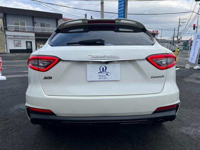 レヴァンテ Ｓグランスポーツ　ネリッシモパッケージ　評価書付　全方位カメラ　カープレイ　レーダークルーズ　シートベンチレーション　後席モニター２台　走行中ＴＶＯＫ　サンルーフ　２１インチＡＷ　レッドキャリパー　ＥＴＣ　スマートキー×２　ＤＶＤプレイヤー（23枚目）