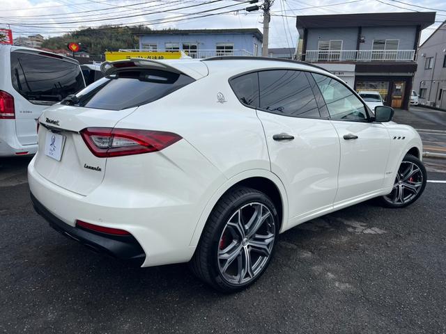 レヴァンテ Ｓグランスポーツ　ネリッシモパッケージ　評価書付　全方位カメラ　カープレイ　レーダークルーズ　シートベンチレーション　後席モニター２台　走行中ＴＶＯＫ　サンルーフ　２１インチＡＷ　レッドキャリパー　ＥＴＣ　スマートキー×２　ＤＶＤプレイヤー（24枚目）