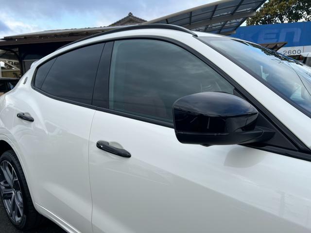 レヴァンテ Ｓグランスポーツ　ネリッシモパッケージ　評価書付　全方位カメラ　カープレイ　レーダークルーズ　シートベンチレーション　後席モニター２台　走行中ＴＶＯＫ　サンルーフ　２１インチＡＷ　レッドキャリパー　ＥＴＣ　スマートキー×２　ＤＶＤプレイヤー（26枚目）