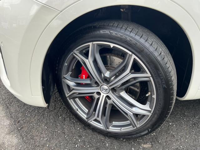 レヴァンテ Ｓグランスポーツ　ネリッシモパッケージ　評価書付　全方位カメラ　カープレイ　レーダークルーズ　シートベンチレーション　後席モニター２台　走行中ＴＶＯＫ　サンルーフ　２１インチＡＷ　レッドキャリパー　ＥＴＣ　スマートキー×２　ＤＶＤプレイヤー（33枚目）