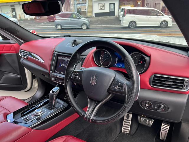 レヴァンテ Ｓグランスポーツ　ネリッシモパッケージ　評価書付　全方位カメラ　カープレイ　レーダークルーズ　シートベンチレーション　後席モニター２台　走行中ＴＶＯＫ　サンルーフ　２１インチＡＷ　レッドキャリパー　ＥＴＣ　スマートキー×２　ＤＶＤプレイヤー（39枚目）