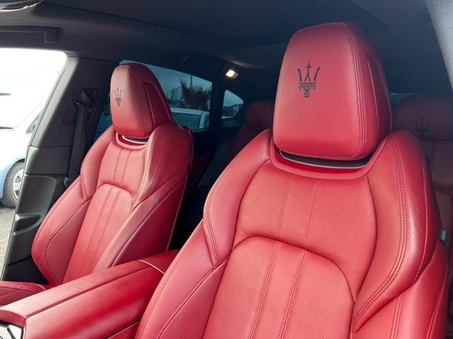 レヴァンテ Ｓグランスポーツ　ネリッシモパッケージ　評価書付　全方位カメラ　カープレイ　レーダークルーズ　シートベンチレーション　後席モニター２台　走行中ＴＶＯＫ　サンルーフ　２１インチＡＷ　レッドキャリパー　ＥＴＣ　スマートキー×２　ＤＶＤプレイヤー（45枚目）