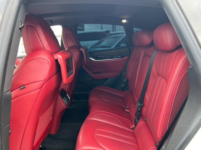 レヴァンテ Ｓグランスポーツ　ネリッシモパッケージ　評価書付　全方位カメラ　カープレイ　レーダークルーズ　シートベンチレーション　後席モニター２台　走行中ＴＶＯＫ　サンルーフ　２１インチＡＷ　レッドキャリパー　ＥＴＣ　スマートキー×２　ＤＶＤプレイヤー（52枚目）