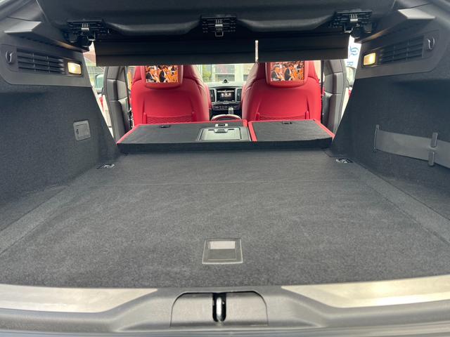 レヴァンテ Ｓグランスポーツ　ネリッシモパッケージ　評価書付　全方位カメラ　カープレイ　レーダークルーズ　シートベンチレーション　後席モニター２台　走行中ＴＶＯＫ　サンルーフ　２１インチＡＷ　レッドキャリパー　ＥＴＣ　スマートキー×２　ＤＶＤプレイヤー（58枚目）