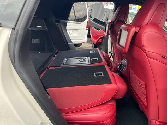 レヴァンテ Ｓグランスポーツ　ネリッシモパッケージ　評価書付　全方位カメラ　カープレイ　レーダークルーズ　シートベンチレーション　後席モニター２台　走行中ＴＶＯＫ　サンルーフ　２１インチＡＷ　レッドキャリパー　ＥＴＣ　スマートキー×２　ＤＶＤプレイヤー（63枚目）