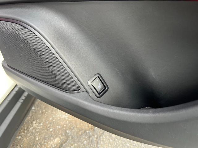 レヴァンテ Ｓグランスポーツ　ネリッシモパッケージ　評価書付　全方位カメラ　カープレイ　レーダークルーズ　シートベンチレーション　後席モニター２台　走行中ＴＶＯＫ　サンルーフ　２１インチＡＷ　レッドキャリパー　ＥＴＣ　スマートキー×２　ＤＶＤプレイヤー（66枚目）