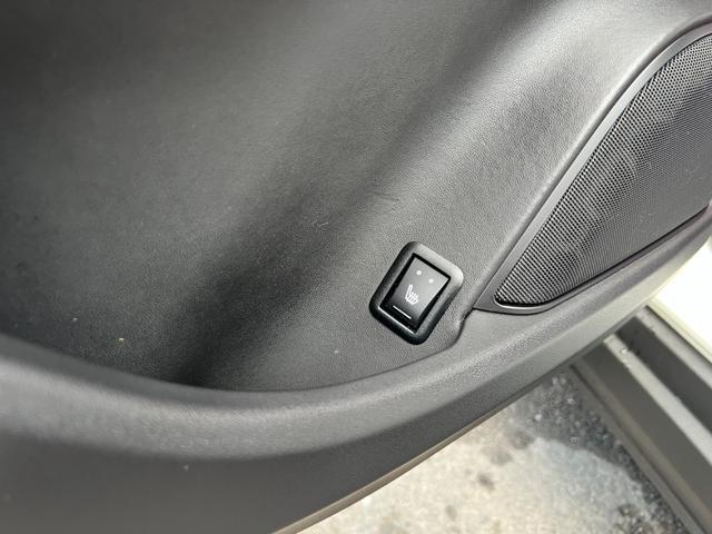 レヴァンテ Ｓグランスポーツ　ネリッシモパッケージ　評価書付　全方位カメラ　カープレイ　レーダークルーズ　シートベンチレーション　後席モニター２台　走行中ＴＶＯＫ　サンルーフ　２１インチＡＷ　レッドキャリパー　ＥＴＣ　スマートキー×２　ＤＶＤプレイヤー（72枚目）