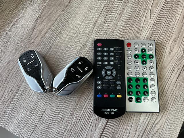 レヴァンテ Ｓグランスポーツ　ネリッシモパッケージ　評価書付　全方位カメラ　カープレイ　レーダークルーズ　シートベンチレーション　後席モニター２台　走行中ＴＶＯＫ　サンルーフ　２１インチＡＷ　レッドキャリパー　ＥＴＣ　スマートキー×２　ＤＶＤプレイヤー（79枚目）