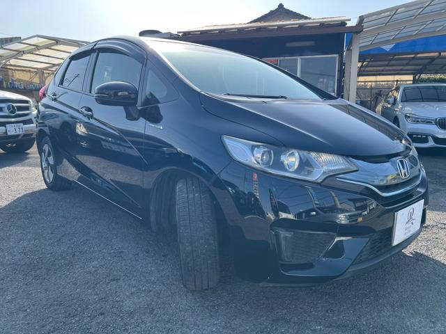 フィットハイブリッド Ｌパッケージ　評価書付　純正ナビ　地デジ　ＣＤ／ＤＶＤ　Ｂｌｕｅｔｏｏｔｈ　バックカメラ　ＥＴＣ　ハーフレザー　クルコン　３６０°ドラレコ　スマートキー　オートライト（3枚目）