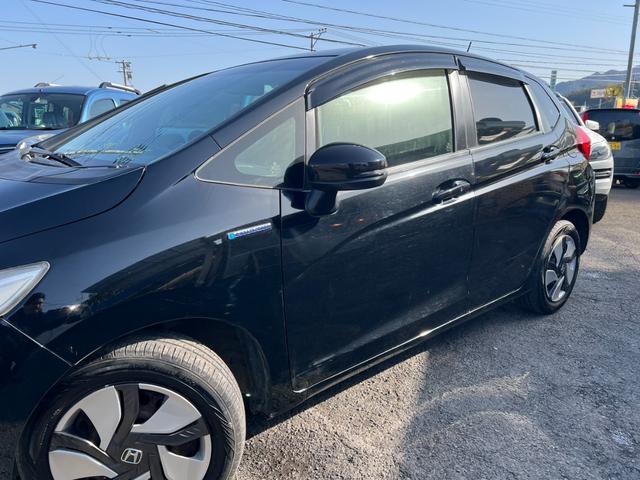 フィットハイブリッド Ｌパッケージ　評価書付　純正ナビ　地デジ　ＣＤ／ＤＶＤ　Ｂｌｕｅｔｏｏｔｈ　バックカメラ　ＥＴＣ　ハーフレザー　クルコン　３６０°ドラレコ　スマートキー　オートライト（7枚目）