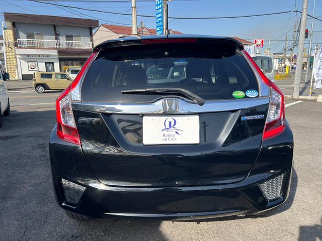 フィットハイブリッド Ｌパッケージ　評価書付　純正ナビ　地デジ　ＣＤ／ＤＶＤ　Ｂｌｕｅｔｏｏｔｈ　バックカメラ　ＥＴＣ　ハーフレザー　クルコン　３６０°ドラレコ　スマートキー　オートライト（12枚目）