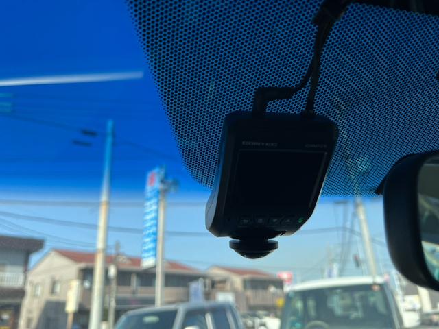 フィットハイブリッド Ｌパッケージ　評価書付　純正ナビ　地デジ　ＣＤ／ＤＶＤ　Ｂｌｕｅｔｏｏｔｈ　バックカメラ　ＥＴＣ　ハーフレザー　クルコン　３６０°ドラレコ　スマートキー　オートライト（33枚目）