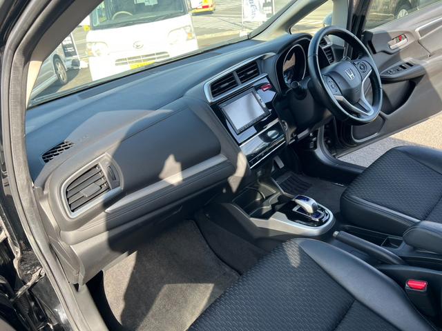 フィットハイブリッド Ｌパッケージ　評価書付　純正ナビ　地デジ　ＣＤ／ＤＶＤ　Ｂｌｕｅｔｏｏｔｈ　バックカメラ　ＥＴＣ　ハーフレザー　クルコン　３６０°ドラレコ　スマートキー　オートライト（43枚目）