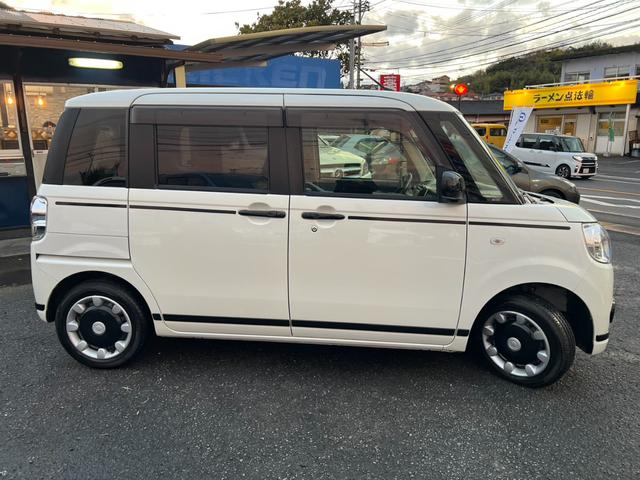 ムーヴキャンバス Ｘブラックアクセントリミテッド　ＳＡＩＩＩ　評価書付　カーナビ　フルセグ　全方位カメラ　ＣＤ／ＤＶＤ　Ｂｌｕｅｔｏｏｔｈ　前後ドラレコ　両側パワースライドドア　ＥＴＣ　ブレーキサポート　アイドリングストップ　スマートキー×２　禁煙車（9枚目）