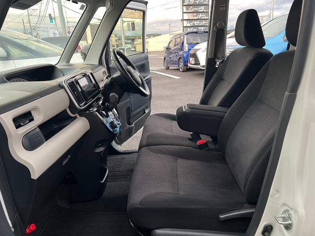 ムーヴキャンバス Ｘブラックアクセントリミテッド　ＳＡＩＩＩ　評価書付　カーナビ　フルセグ　全方位カメラ　ＣＤ／ＤＶＤ　Ｂｌｕｅｔｏｏｔｈ　前後ドラレコ　両側パワースライドドア　ＥＴＣ　ブレーキサポート　アイドリングストップ　スマートキー×２　禁煙車（42枚目）