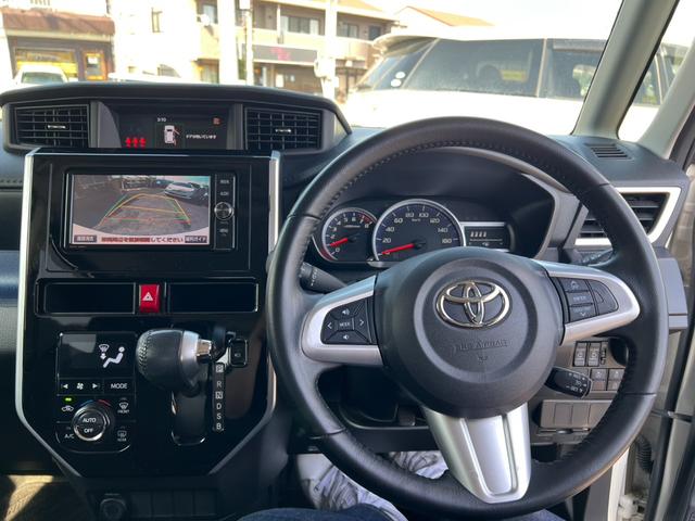 ルーミー カスタムＧ　Ｓ　鑑定書付　純正ナビ　Ｂカメラ　フルセグ　スマートアシスト　ＬＥＤライト　スマートキー　Ｂｌｕｅｔｏｏｔｈ　両側パワースライドドア　クルコン　ステアスイッチ　ＥＴＣ　アイドリングストップ　フルフラット（28枚目）