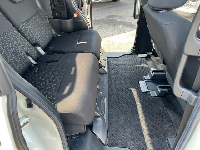 ルーミー カスタムＧ　Ｓ　鑑定書付　純正ナビ　Ｂカメラ　フルセグ　スマートアシスト　ＬＥＤライト　スマートキー　Ｂｌｕｅｔｏｏｔｈ　両側パワースライドドア　クルコン　ステアスイッチ　ＥＴＣ　アイドリングストップ　フルフラット（42枚目）