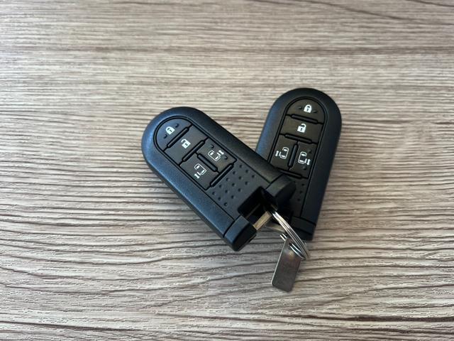 ルーミー カスタムＧ　Ｓ　鑑定書付　純正ナビ　Ｂカメラ　フルセグ　スマートアシスト　ＬＥＤライト　スマートキー　Ｂｌｕｅｔｏｏｔｈ　両側パワースライドドア　クルコン　ステアスイッチ　ＥＴＣ　アイドリングストップ　フルフラット（57枚目）