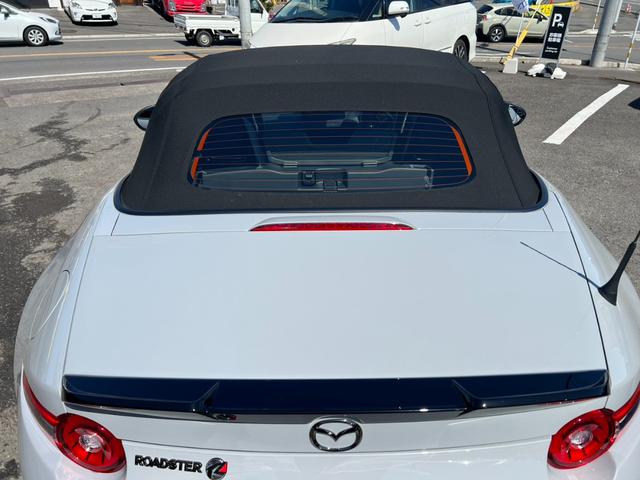 ロードスター マツダスピリットレーシングロードスター ワンオーナー 限定車 マツダスピリットFアンダースカート リアスポイラー サイドスカート Rアンダースカート 純正ナビ Bカメラ BT 6速MT 専用フロアマット 17インチ専用AW レッドキャリパー(13枚目)