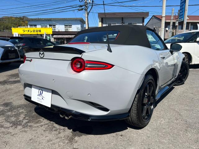 ロードスター マツダスピリットレーシングロードスター ワンオーナー 限定車 マツダスピリットFアンダースカート リアスポイラー サイドスカート Rアンダースカート 純正ナビ Bカメラ BT 6速MT 専用フロアマット 17インチ専用AW レッドキャリパー(16枚目)