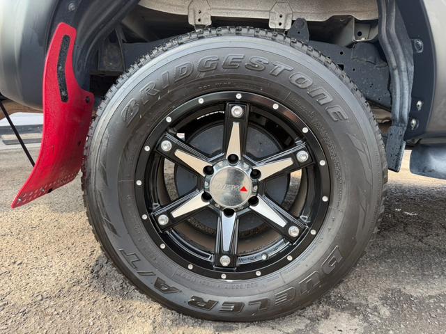 Ｚ　ディーゼル　純正ナビ　Ｂカメラ　フルセグ　ＢＴ　ＴＲＤオーバーフェンダー　ＴＲＤマッドフラップ　ＭＫＷ１７インチＡＷ　ＤＵＥＬＥＲＡ／Ｔタイヤ　コーナーセンサー　レーダークルーズ　シートカバー　禁煙車（画像24）