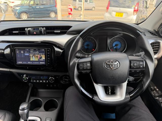 Ｚ　ディーゼル　純正ナビ　Ｂカメラ　フルセグ　ＢＴ　ＴＲＤオーバーフェンダー　ＴＲＤマッドフラップ　ＭＫＷ１７インチＡＷ　ＤＵＥＬＥＲＡ／Ｔタイヤ　コーナーセンサー　レーダークルーズ　シートカバー　禁煙車（画像32）