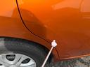 運転席側ドアに飛び石傷があります。