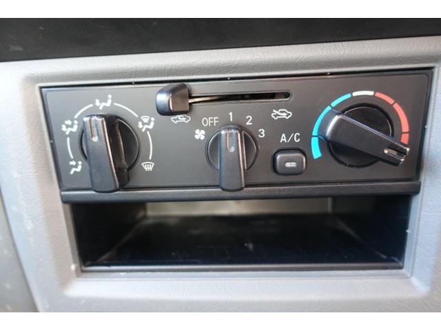ミニキャブトラック 楽床ダンプ　４ＷＤ　ＭＴ　ドライブレコーダー　ＡＢＳ　エアコン　運転席エアバッグ　助手席エアバッグ　記録簿　ＣＤ　ＵＳＢ（5枚目）