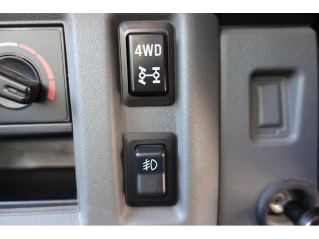 ミニキャブトラック 楽床ダンプ　４ＷＤ　ＭＴ　ドライブレコーダー　ＡＢＳ　エアコン　運転席エアバッグ　助手席エアバッグ　記録簿　ＣＤ　ＵＳＢ（8枚目）