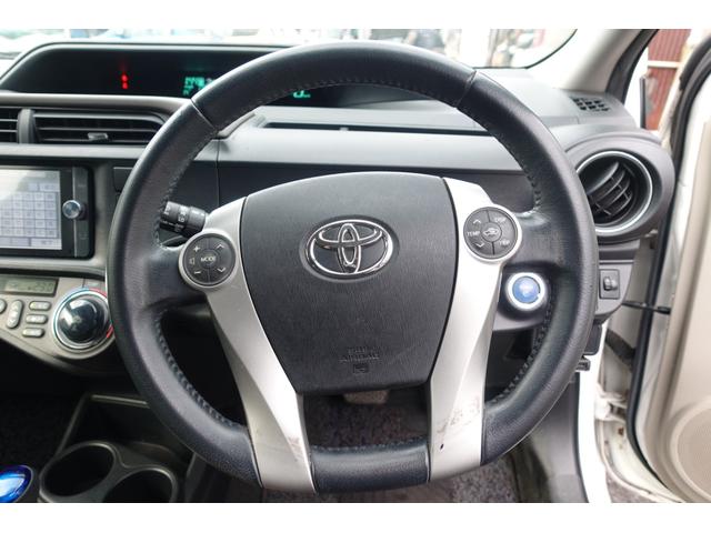 アクア Ｇ　ＥＴＣ　バックカメラ　ナビ　ＴＶ　アルミホイール　オートライト　スマートキー　電動格納ミラー　ＣＶＴ　衝突安全ボディ　記録簿　ＡＢＳ　ＥＳＣ　エアコン　パワーステアリング　パワーウィンドウ（3枚目）