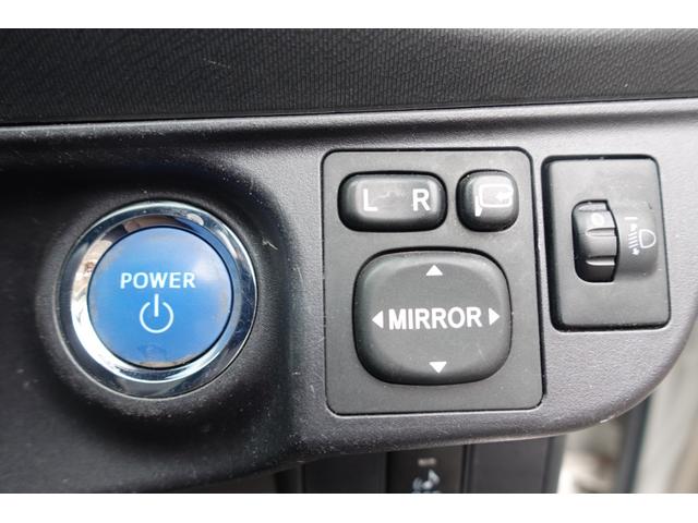 アクア Ｇ　ＥＴＣ　バックカメラ　ナビ　ＴＶ　アルミホイール　オートライト　スマートキー　電動格納ミラー　ＣＶＴ　衝突安全ボディ　記録簿　ＡＢＳ　ＥＳＣ　エアコン　パワーステアリング　パワーウィンドウ（8枚目）