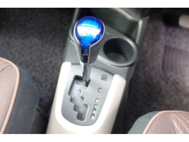 アクア Ｇ　ＥＴＣ　バックカメラ　ナビ　ＴＶ　アルミホイール　オートライト　スマートキー　電動格納ミラー　ＣＶＴ　衝突安全ボディ　記録簿　ＡＢＳ　ＥＳＣ　エアコン　パワーステアリング　パワーウィンドウ（10枚目）