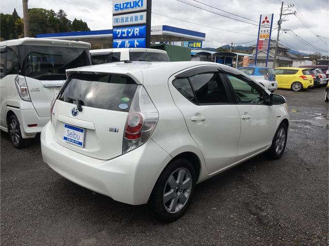 アクア Ｇ　ＥＴＣ　バックカメラ　ナビ　ＴＶ　アルミホイール　オートライト　スマートキー　電動格納ミラー　ＣＶＴ　衝突安全ボディ　記録簿　ＡＢＳ　ＥＳＣ　エアコン　パワーステアリング　パワーウィンドウ（16枚目）