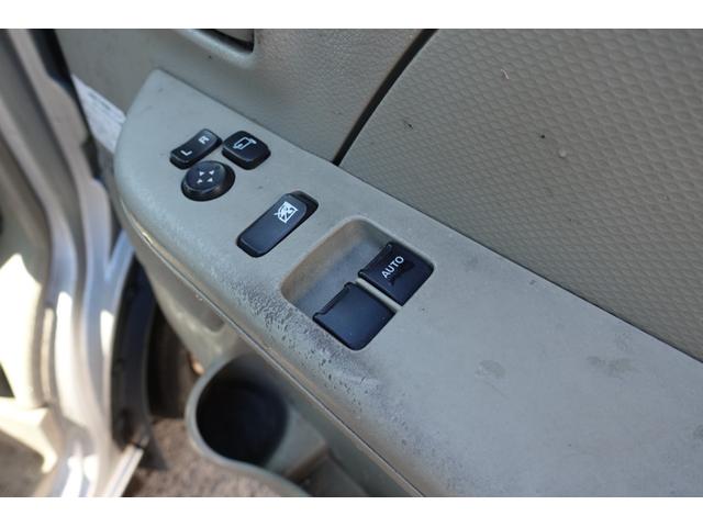 �p���[�E�B���h�E�̃X�C�b�`�ł���B�^�]�Ȃɋ��Ȃ��瑋���J���߂̃R���g���[���ł��܂���B