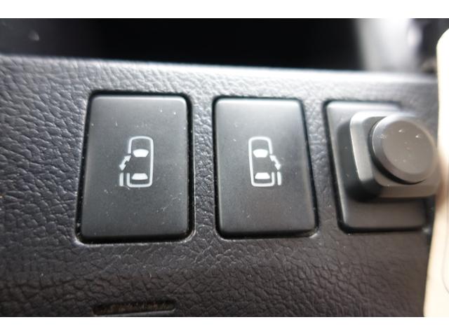ヴォクシー ＺＳ　煌ＩＩ　ドライブレコーダー　ＥＴＣ　バックカメラ　ナビ　ＴＶ　クリアランスソナー　両側電動スライドドア　オートライト　ＨＩＤ　スマートキー　電動格納ミラー　３列シート　ウォークスルー　ＣＶＴ　アルミホイール（10枚目）